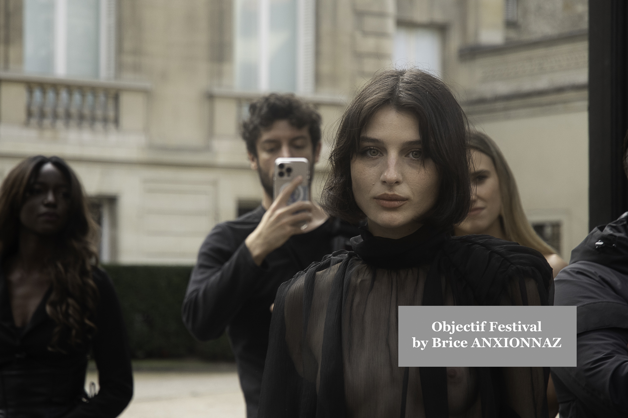 Photo streetstyle de Leonie Hanne - Streetstyle photos of guest arrivals at the Nina Ricci show lors du défilé Nina Ricci Spring 2025 à Streetstyle-photos-of-guest-arrivals-at-the-Nina-Ricci-show, Paris Fashion Week le 7 March 2025 par Brice ANXIONNAZ (Objectif Festival)